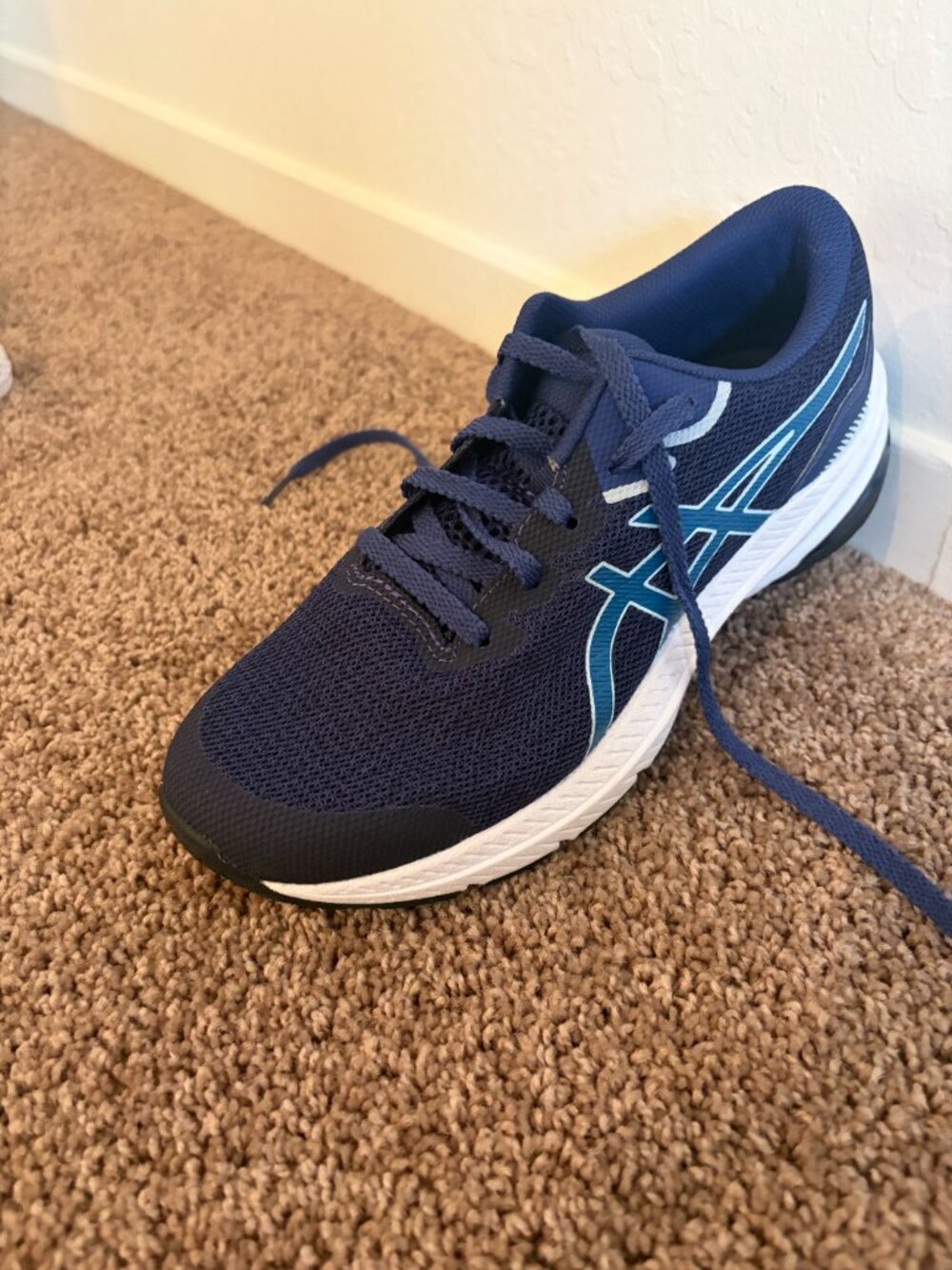 NWOT ASICS Contend 9 Running Shoe - Men's 5 1/2